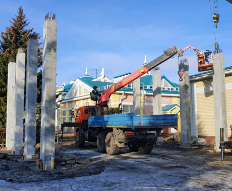 Блоки стойки в строительстве пешеходного моста на ж/д станции г. Исилькуль